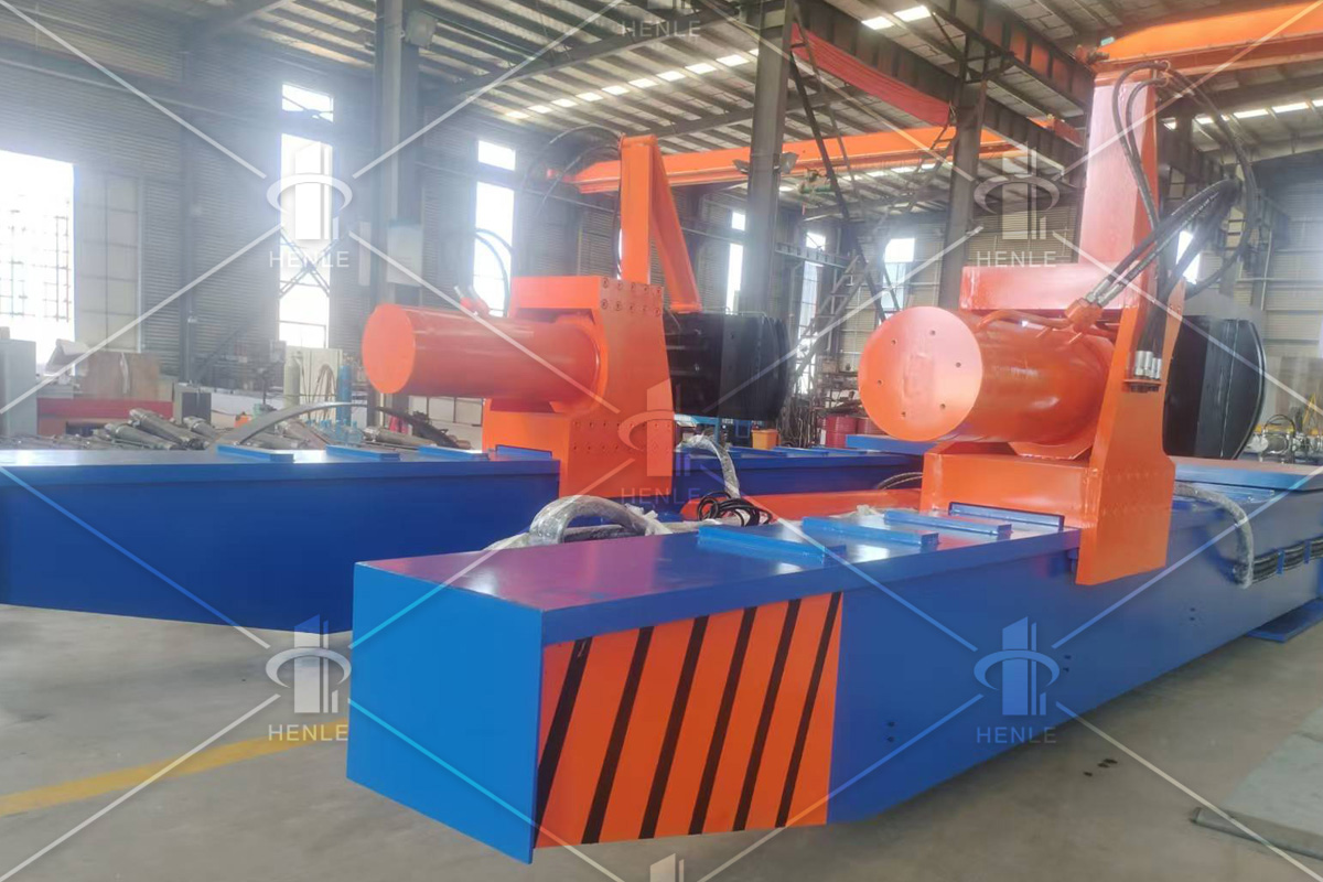 大型拉彎機操作現場